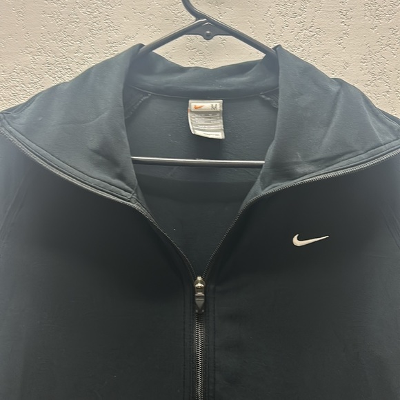 Nike fit dry women’s M.Soft long cuff.Small inside key pocket. Great condition - Picture 2 of 7